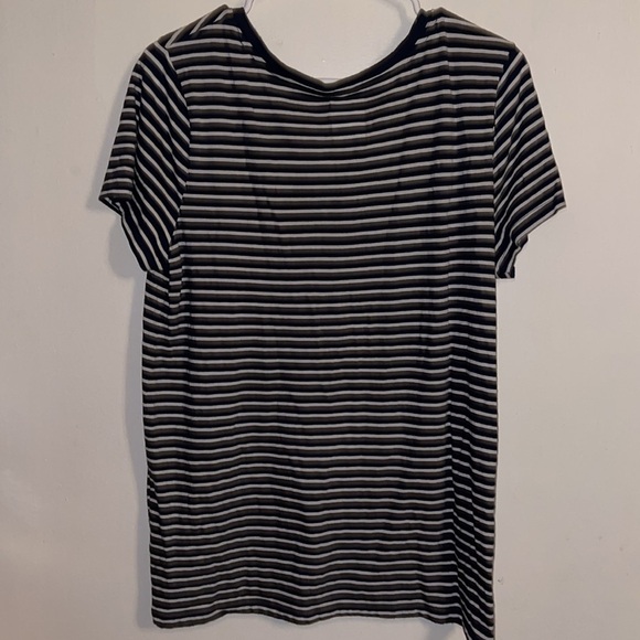 🌹GAP FAVORITE TEE - Picture 3 of 4